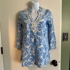 Lilly Pulitzer Blue & White Beachy Print  Tunic Top